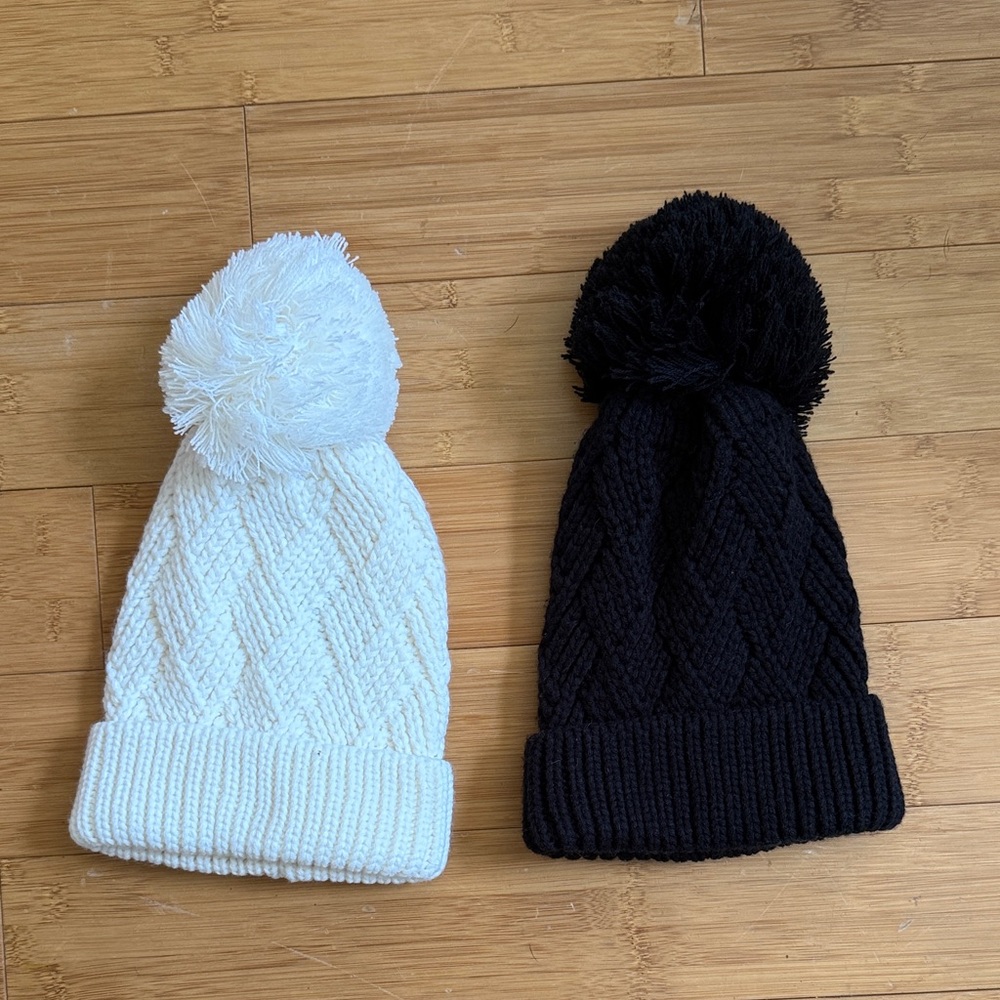 Express Knit Pom-Pom Beanie Set - Black & White